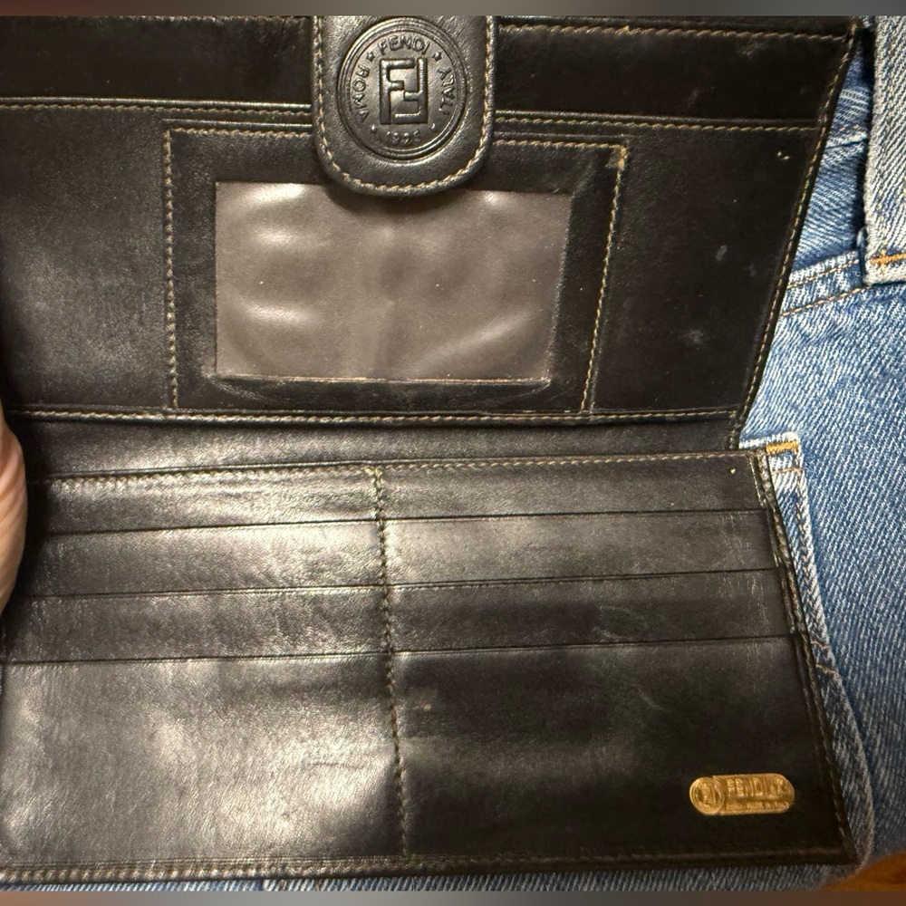 Classic Fendi Wallet - Picture 2 of 6